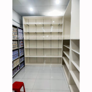 mẫu kệ nhưa siêu thị